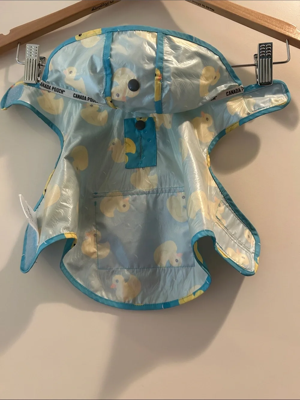 Canada Pooch Duck Print Dog Pet Hooded snap poncho raincoat size 10(fits 5-8lbs)